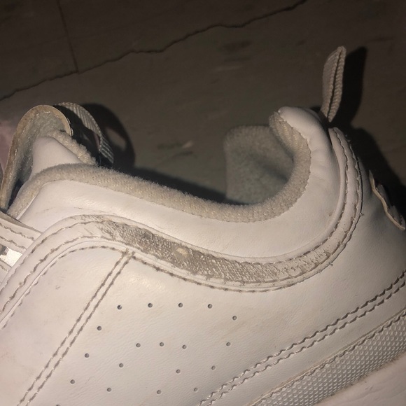 Size 6.5 Big Kids White FILAs (7.5 women’s) - Picture 5 of 5